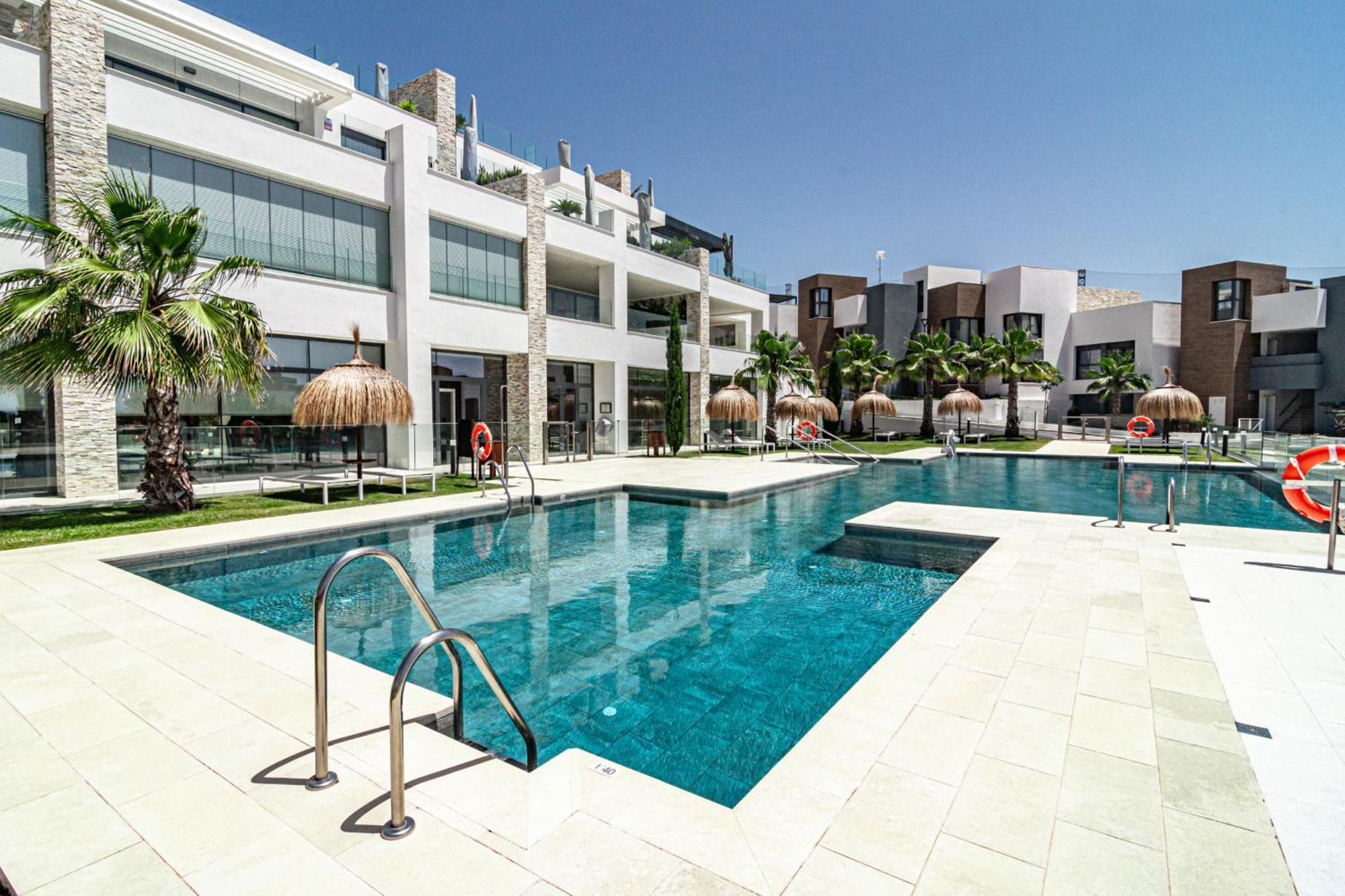 Cah - Large Terrace, Indoor Pool And Gym Apartment *