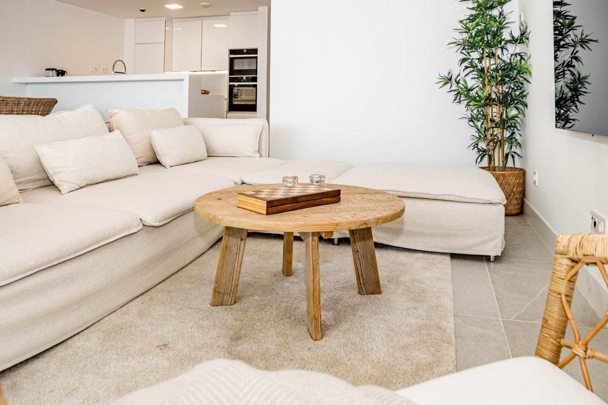 Cah - Large Terrace, Indoor Pool And Gym Apartment *
